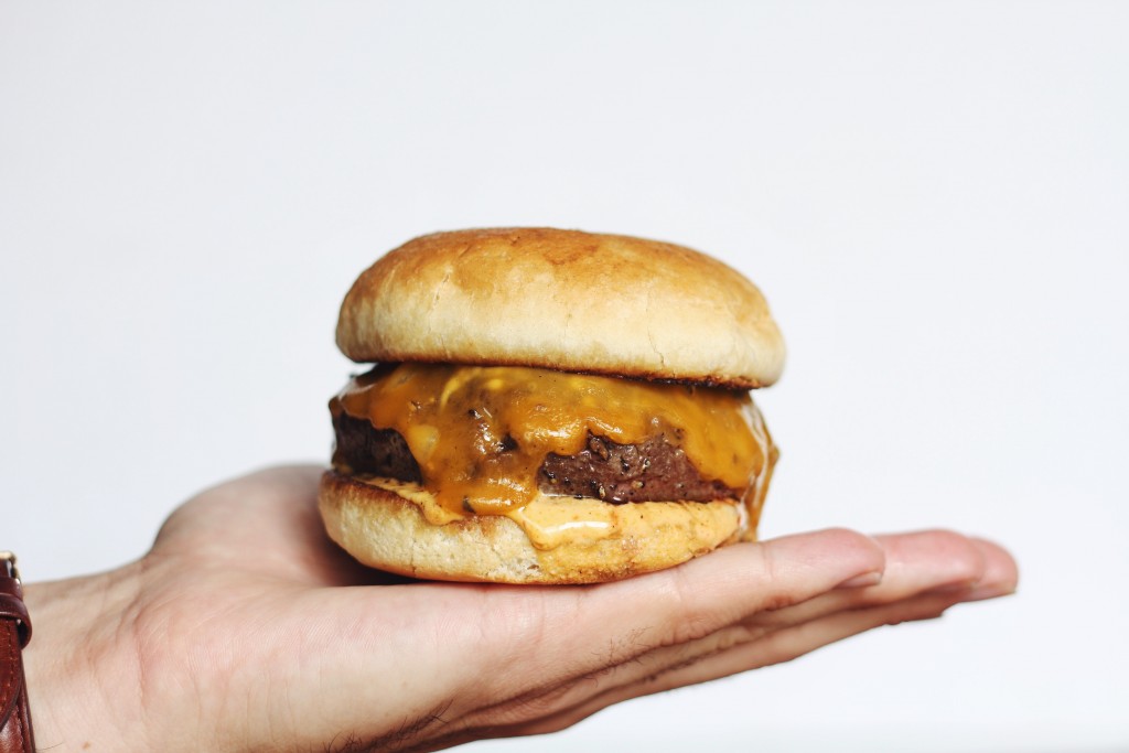 Sous vide cheeseburger